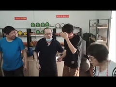 С днём рождения Джим. Также покажите, что Боке - счастливая семья.